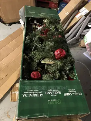 CG Hunter 9′ Pre-lit & Decorated Garland 90 LED Lights