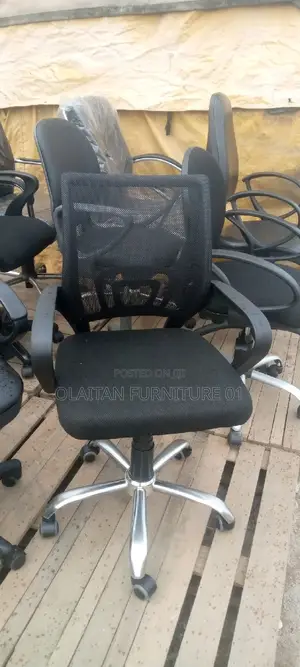 Quality Executive Swivel Mesh Adjustable Office Arm Chair.