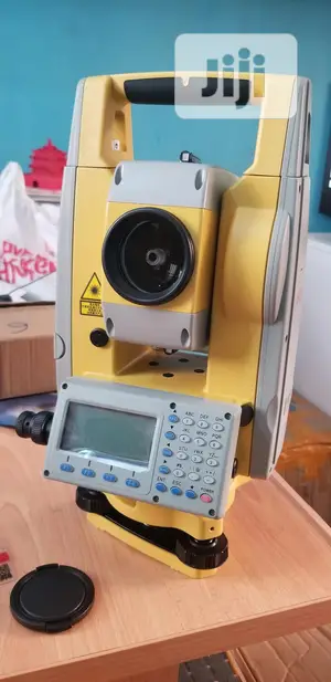 DTM 624r Reflector-Less Total Station With Accessories
