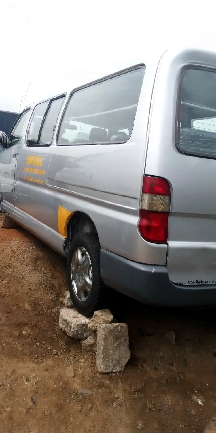 Toyota HiAce 2004
