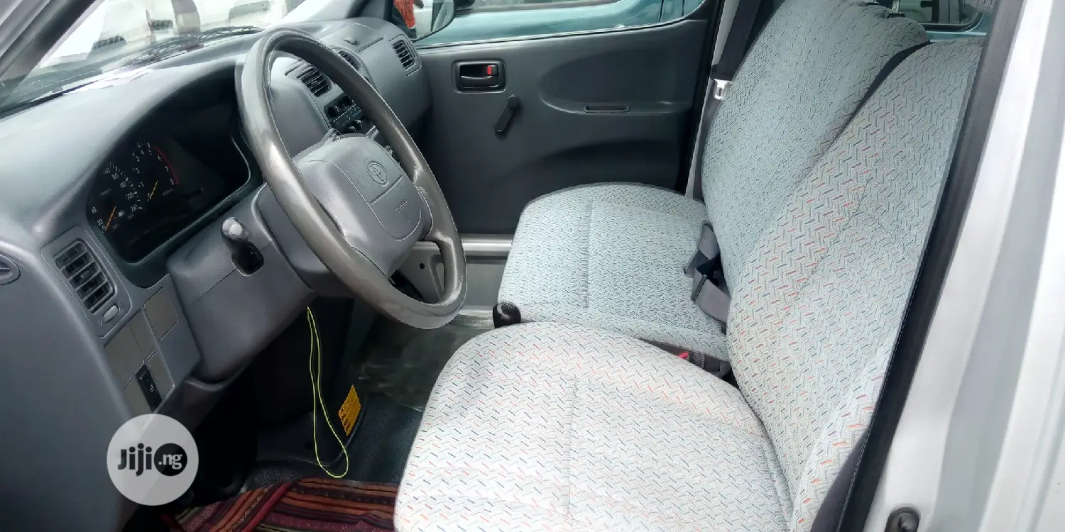 Toyota HiAce 2004