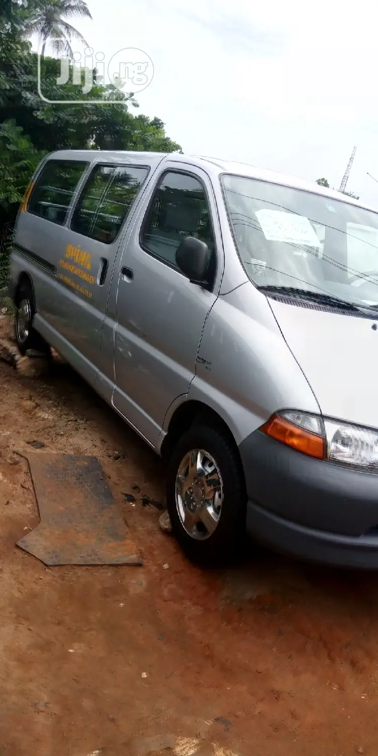Toyota HiAce 2004