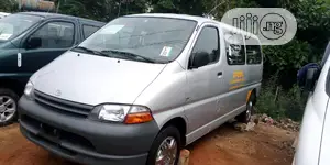 Toyota HiAce 2004