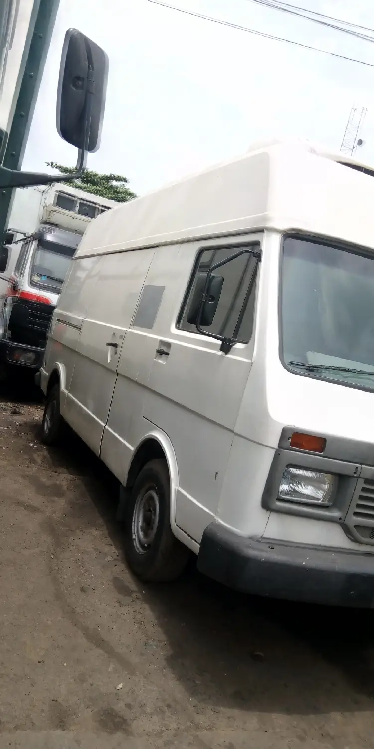 Volkswagen LT 2004 Yellow