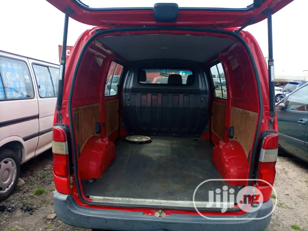 Toyota HiAce 2003