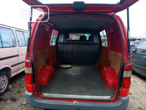 Toyota HiAce 2003