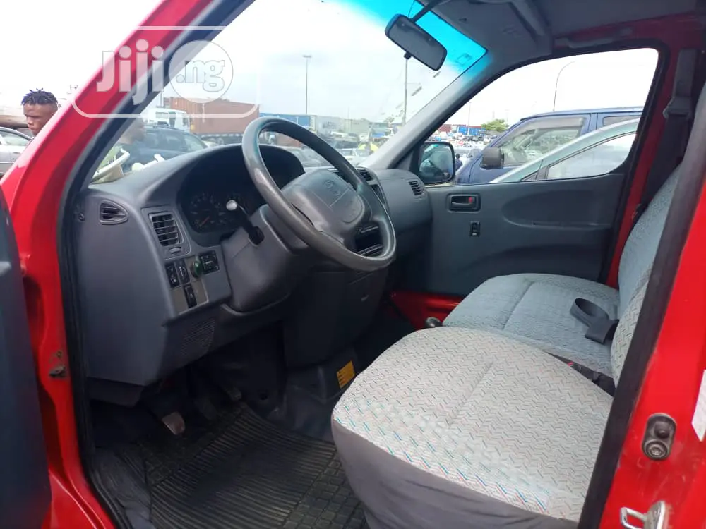 Toyota HiAce 2003