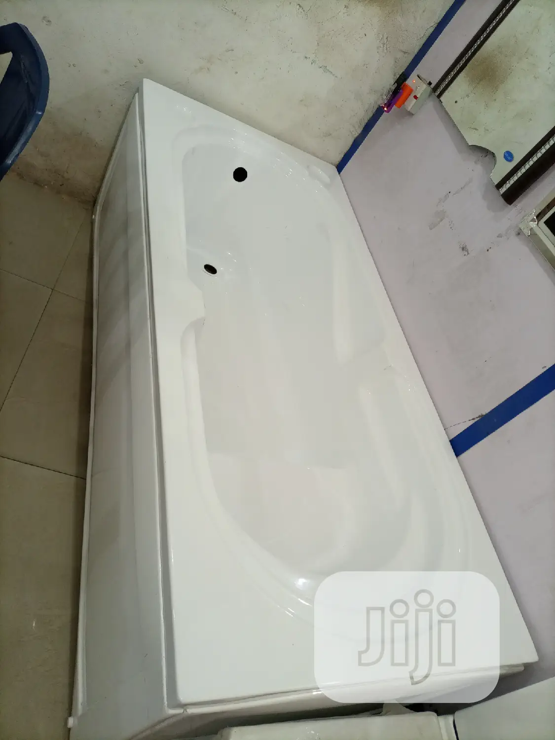 Executive Bath Tub
