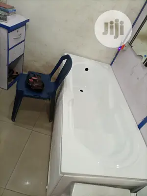 Executive Bath Tub