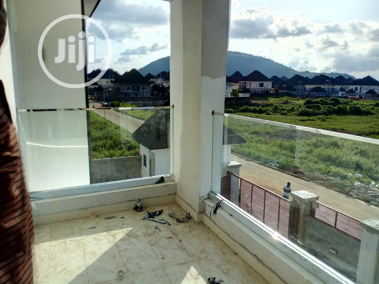 Frameless Glass Staircase And Balcony