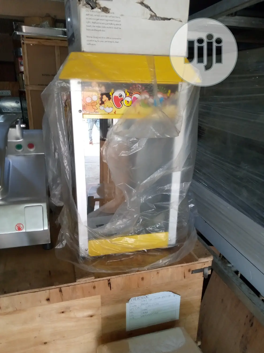 Yellow Pop Corn Machine