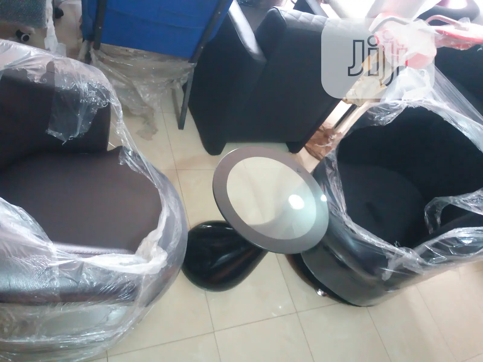 2pcs Single Sofa and Exotic Centre Table