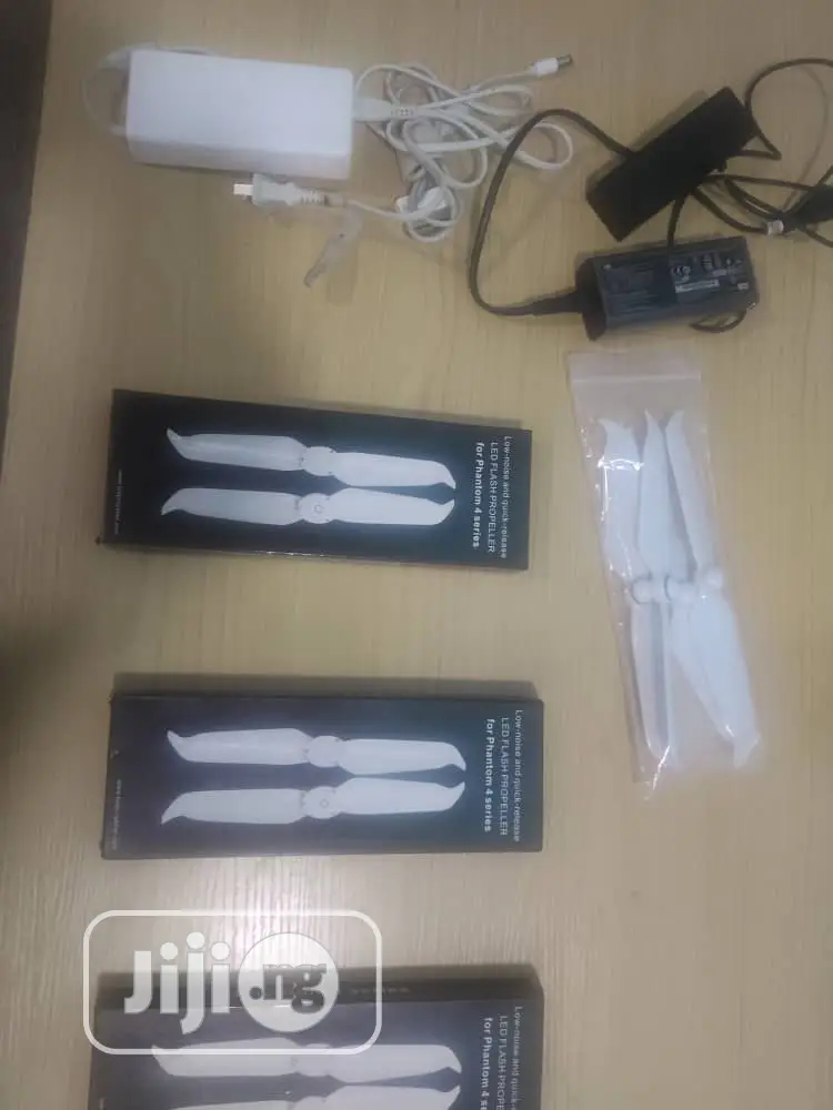 Dji Phantom 4 V2.0 Low Noise and Release Led Flash Propeller