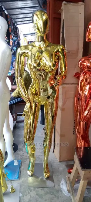 Faceless Big Breasted Female Chrome Mannequin