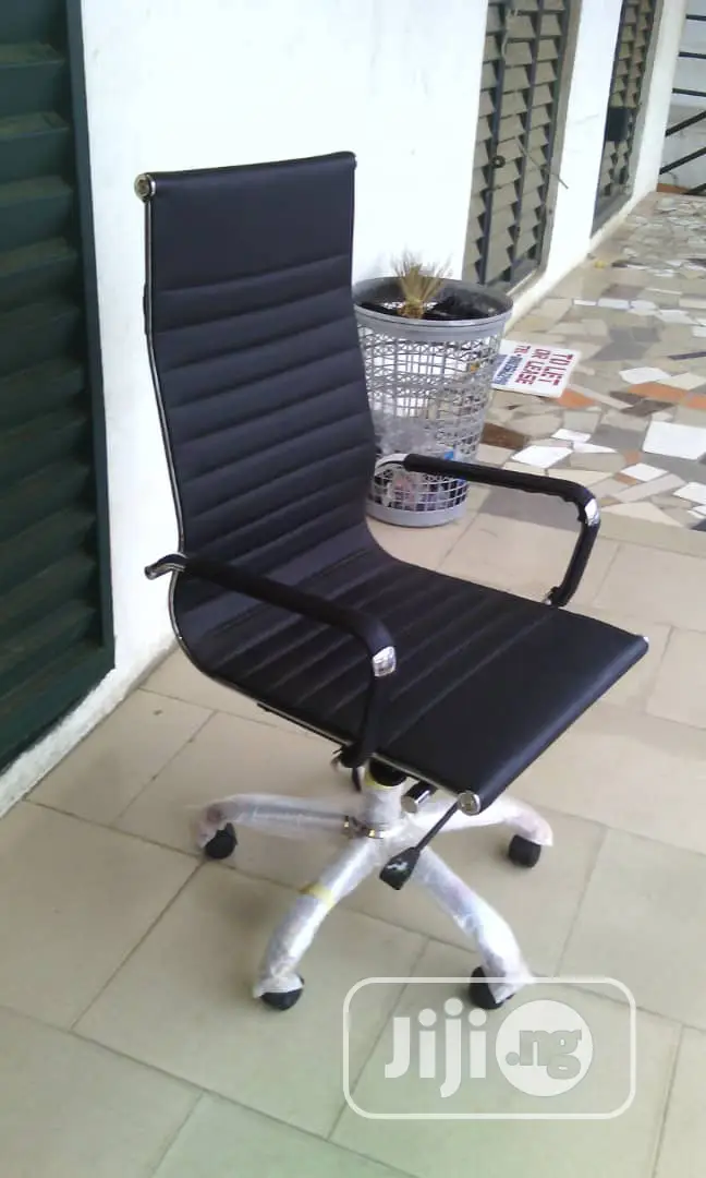 Quality Executive Swivel Leather Office Chair.