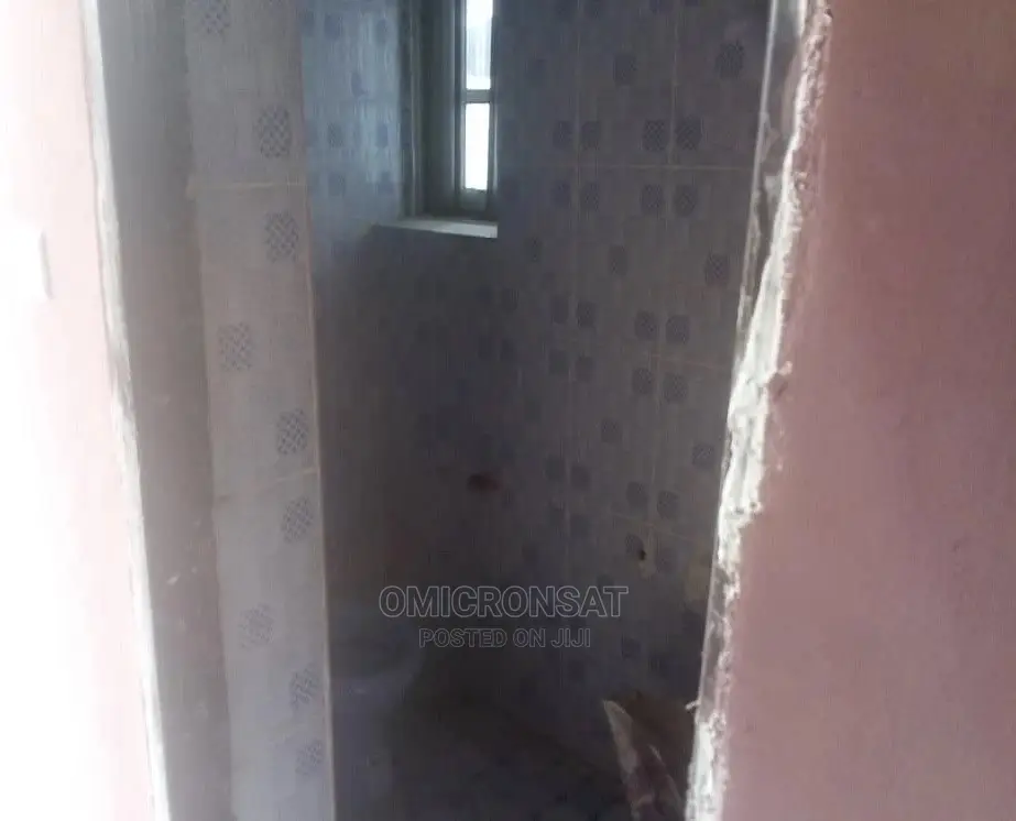 New 3 Bedroom Flats With Kitchen Wardrobes in Owerri Houses