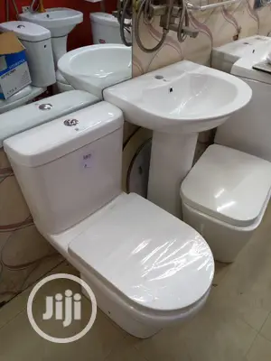 Italian Close Couple WC