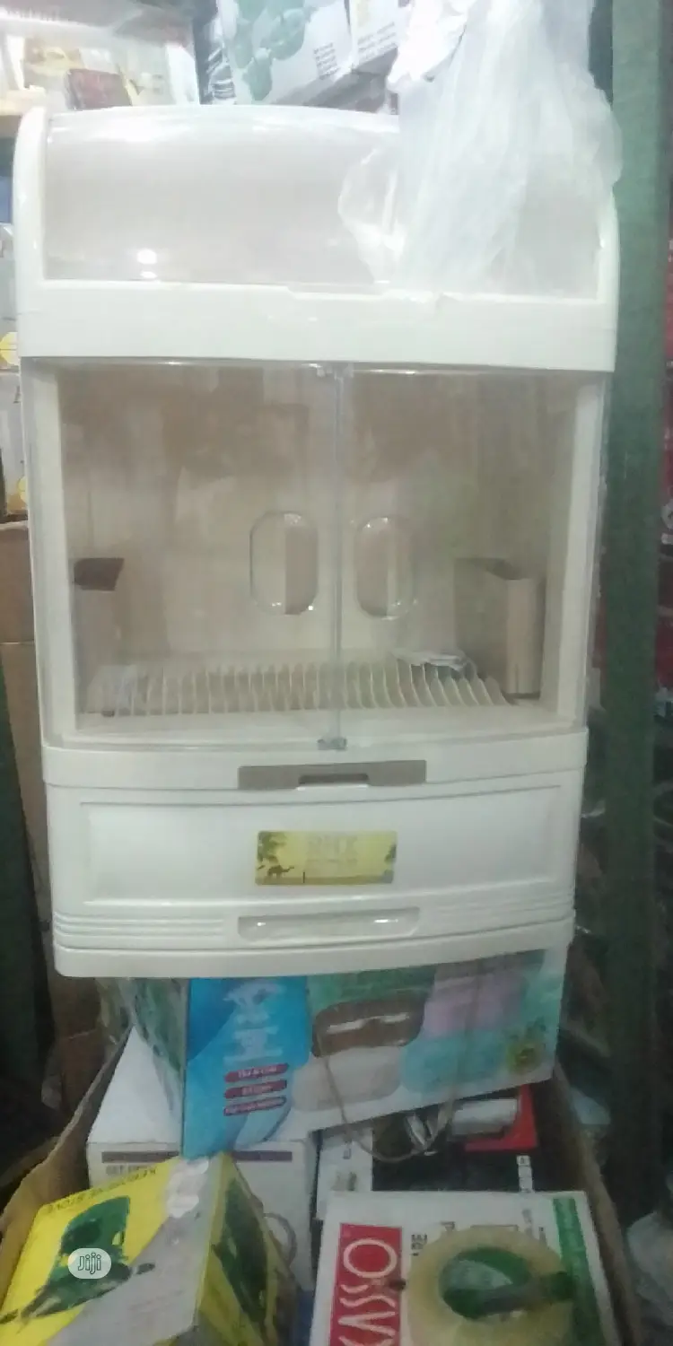 Durable Quality Plate Rack
With Cover