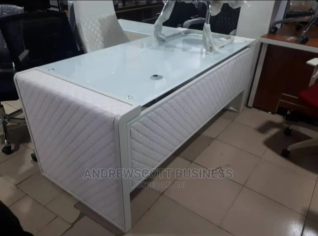 1.6m Glass Table