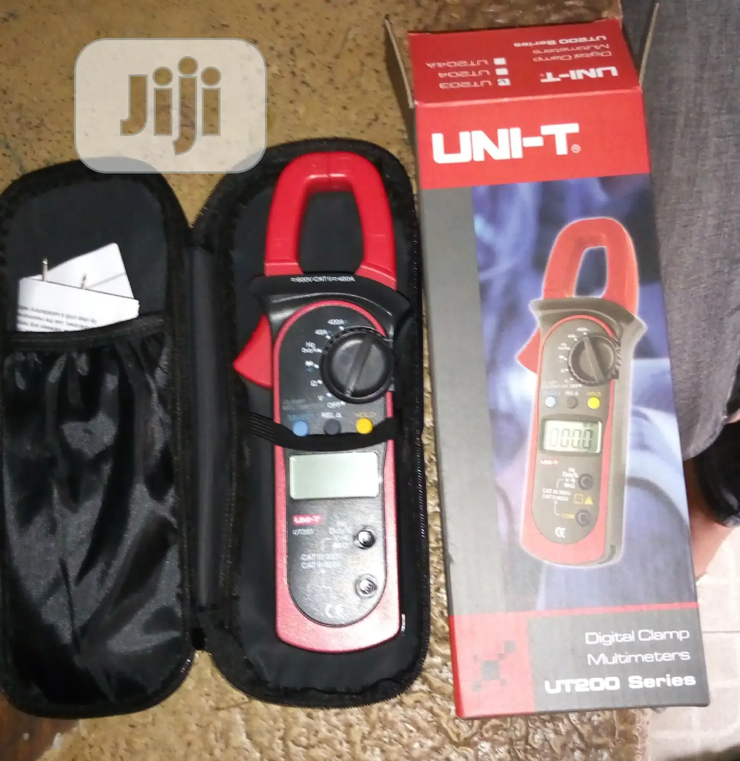 UNI-T Clamp Meter Ut200