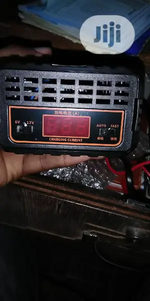 Photo - Dc12v 10a Intelligent Battery Charger for Cars and Inverters