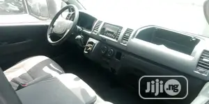 Toyota HiAce 2010 White