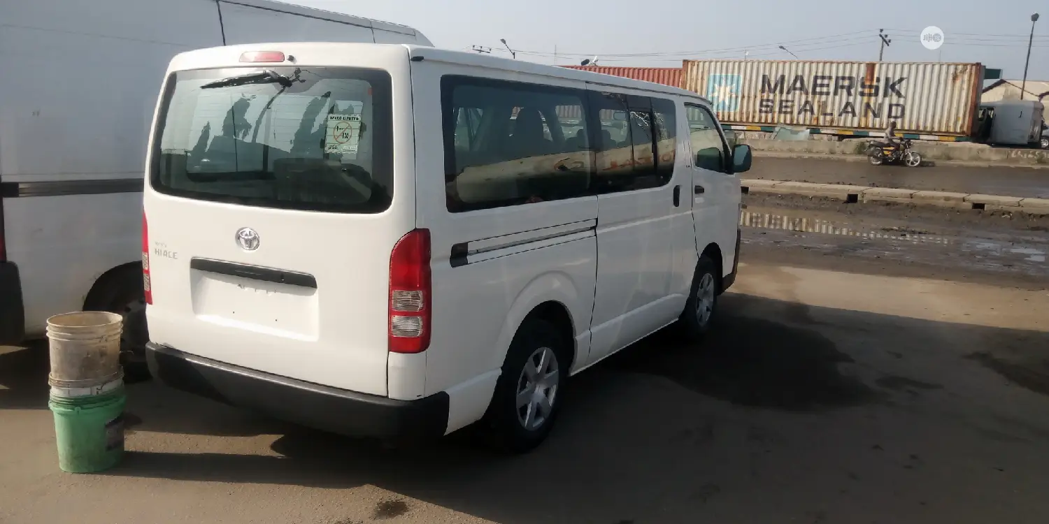 Toyota HiAce 2010 White