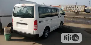 Toyota HiAce 2010 White