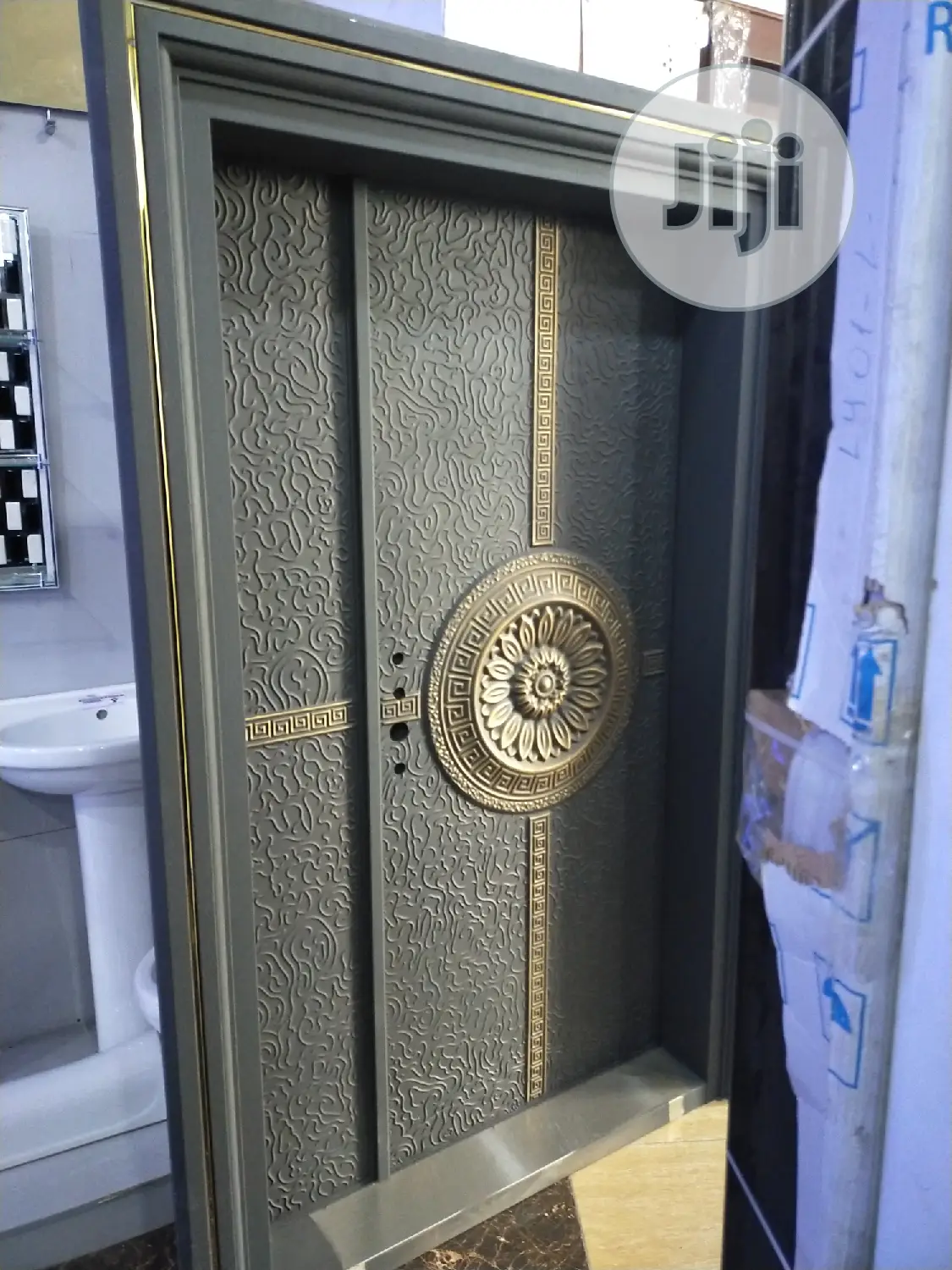 Aluminum Cast Classic Door