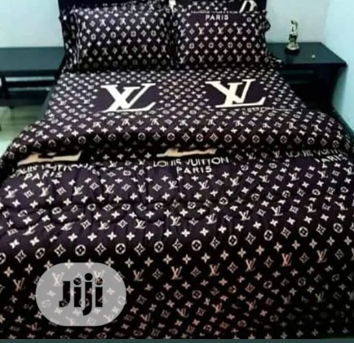Duvet Bedsheet With 4 Pillow Cases