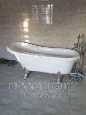 Acrylic Bathtub With Faucet