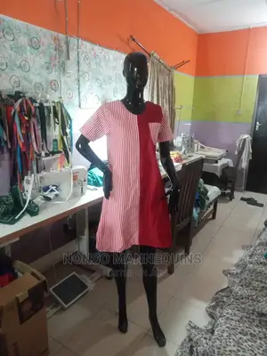 Glossy Black Female Size 8 Mannequins With Red Lips