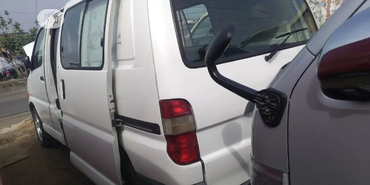 Toyota HiAce 2005