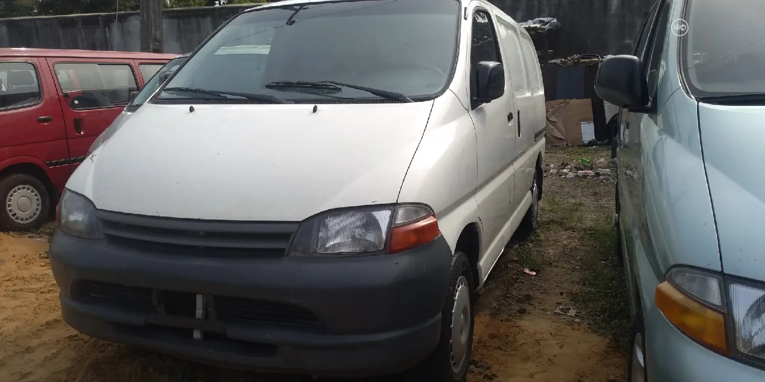 Toyota HiAce 2005