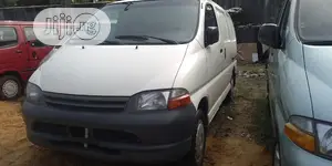 Toyota HiAce 2005