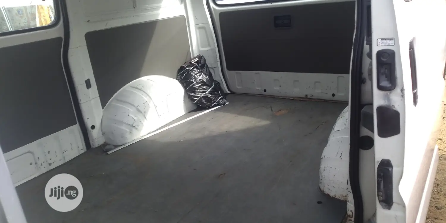 Toyota HiAce 2005