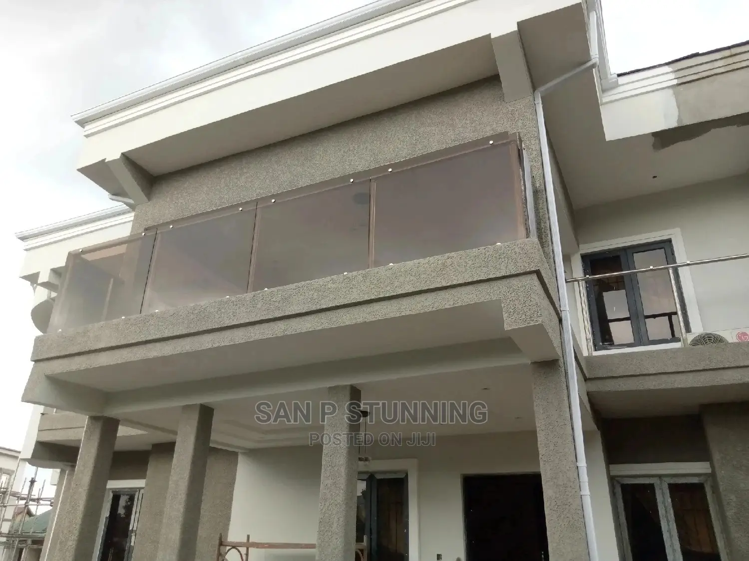 Frameless Rail