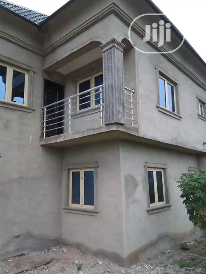 Stainless Handrailings Up Balcony