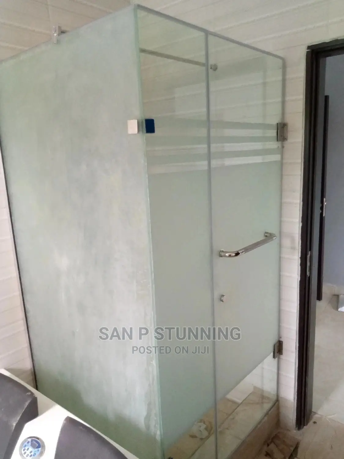 Cubicle Shower