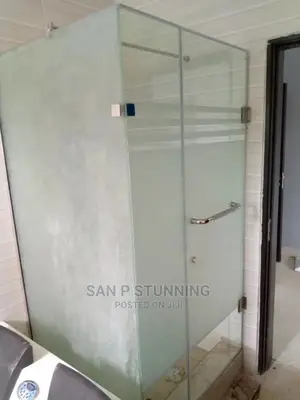 Cubicle Shower