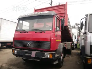 1317 Mercdes Tipper