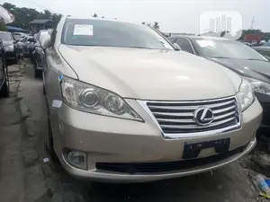 Lexus ES 350 2010 Gold