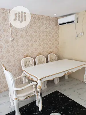 By 8 Royal Dinning Table