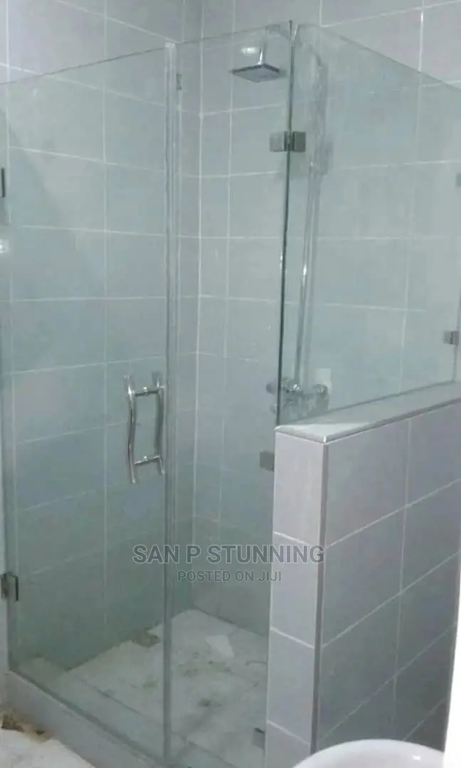 Fixed Glass Cubicle