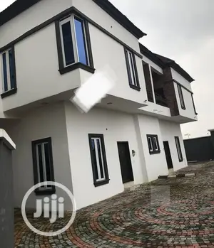 4bdrm Duplex in Ikota for sale
