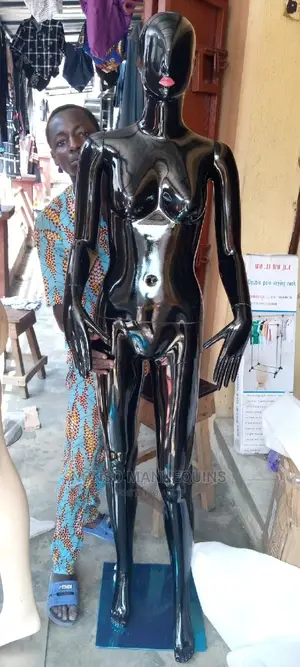 Size 8 Glossy Black Female Mannequins With Red Lips