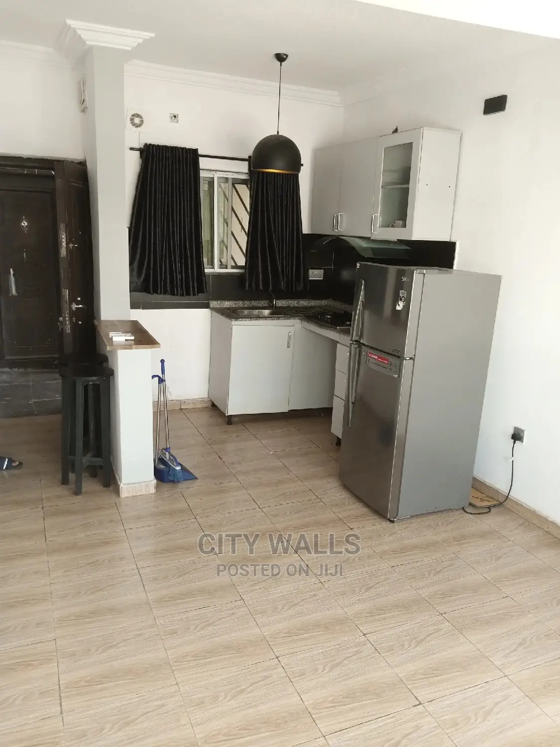 Mini Flat in Chevron for rent