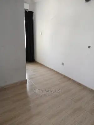 Mini Flat in Chevron for rent