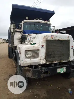 Mack Tipper R Model