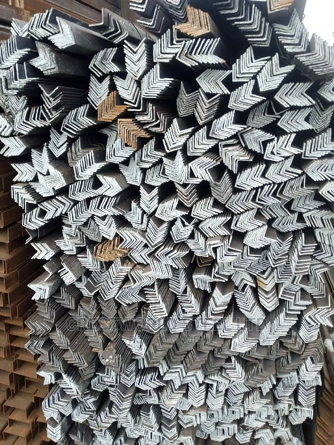 11⁄2x11⁄2x4mm Angle Iron